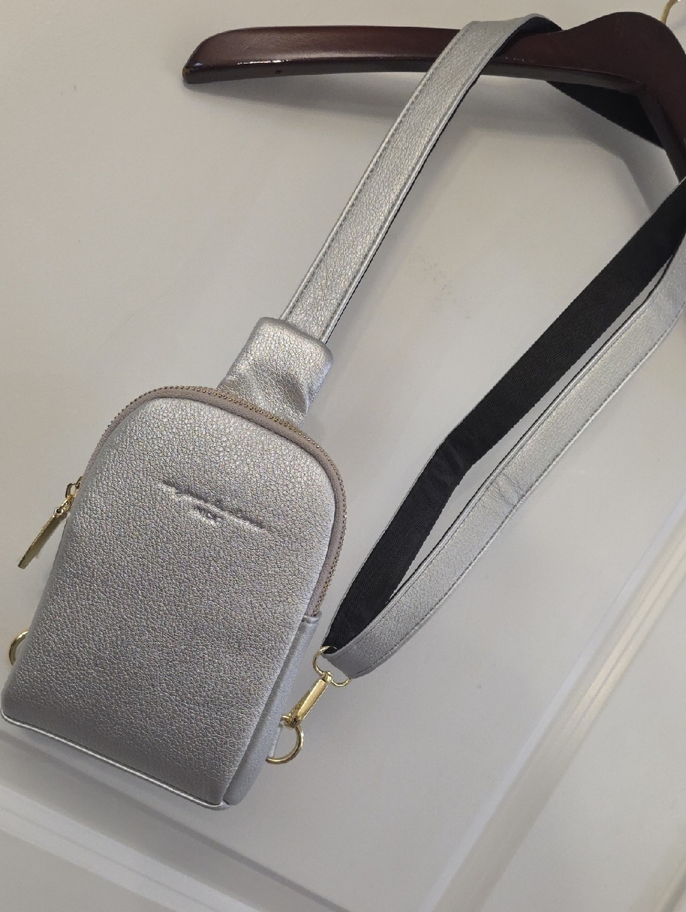 Inicat Metallic Silver Crossbody